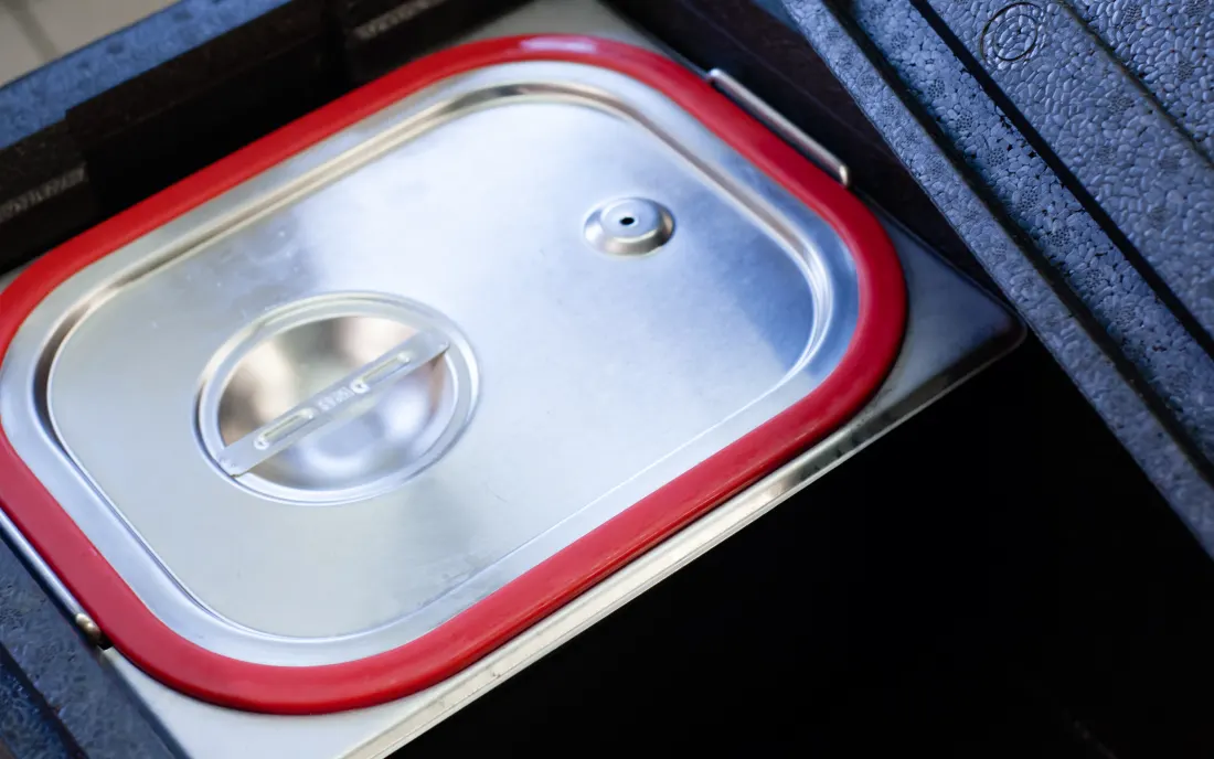 Thermobox für die heiße Essenslieferung an Berliner Kitas